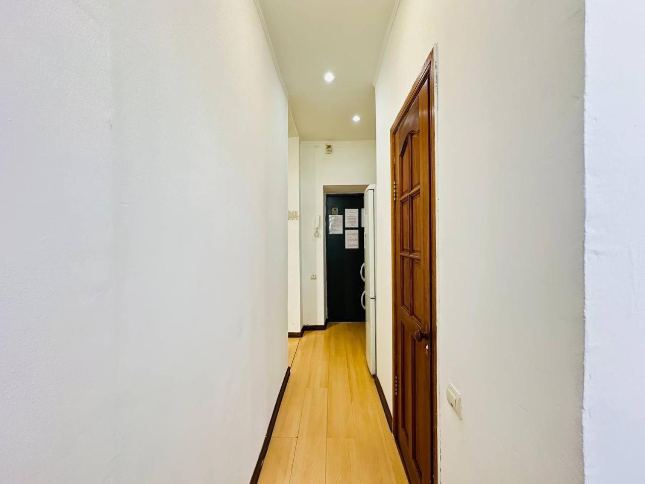 уют в центре золотого квадрата на кунаева рядом с метро и парками Apartment *